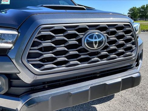 Used 2021 Toyota Tacoma TRD Sport w/ TRD Premium Sport Package AWD/4WD image 28