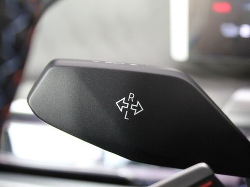 Used 2026 BMW i7 M70 w/ Premium Package image 32