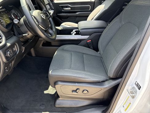 Used 2022 RAM 1500 Big Horn AWD/4WD image 9