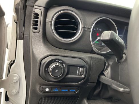 Used 2023 Jeep Wrangler Unlimited Sahara image 7