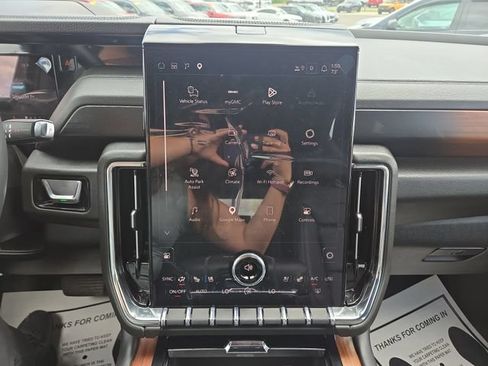 Used 2026 GMC Yukon Denali w/ Advanced Technology Package AWD/4WD image 24