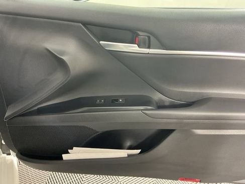 Used 2020 Toyota Camry SE FWD image 13
