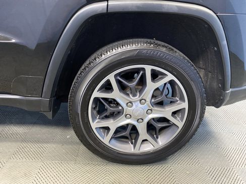 Used 2019 Jeep Grand Cherokee Limited w/ Luxury Group II image 32