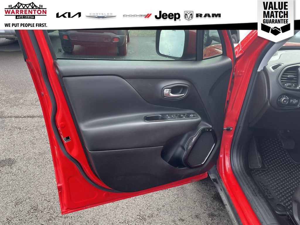 Used 2018 Jeep Renegade Altitude AWD/4WD image 17