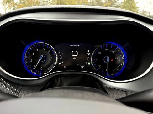 New 2026 Chrysler Pacifica Limited w/ Uconnect Theater Family Group image 19