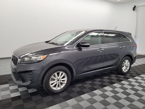 Used 2019 Kia Sorento FWD V6 image 2