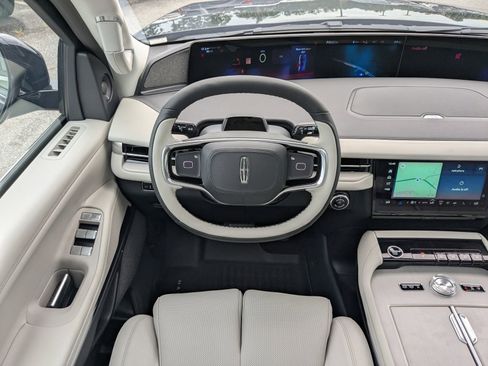 New 2025 Lincoln Navigator L Reserve image 18
