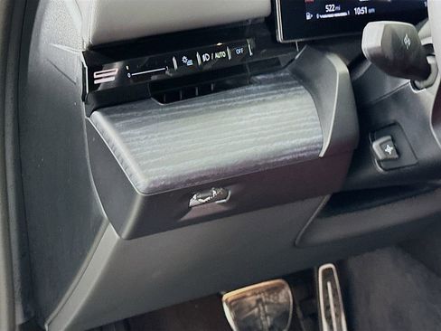 Used 2025 BMW 530i w/ M Sport Package image 10