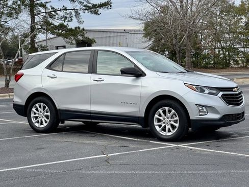 Used 2021 Chevrolet Equinox LS w/ LS Convenience Package image 10