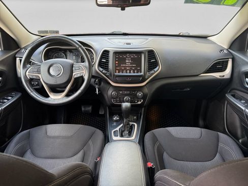Used 2015 Jeep Cherokee Latitude w/ Cold Weather Group AWD/4WD image 11
