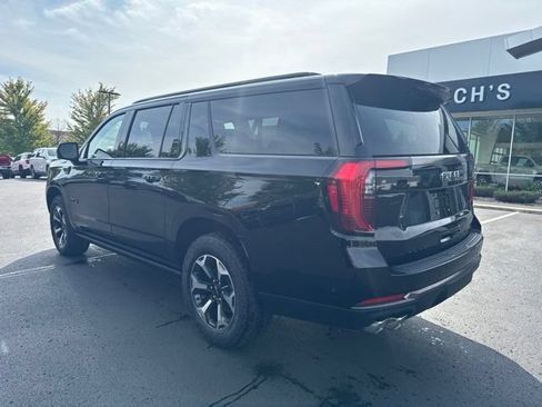 New 2026 GMC Yukon XL AT4 Ultimate AWD/4WD image 9