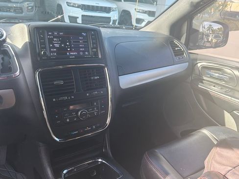 Used 2019 Dodge Grand Caravan GT FWD image 11