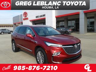 Used 2023 Buick Enclave Essence image 1