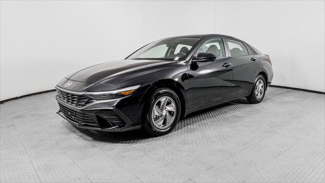 Used 2025 Hyundai Elantra SE FWD image 2