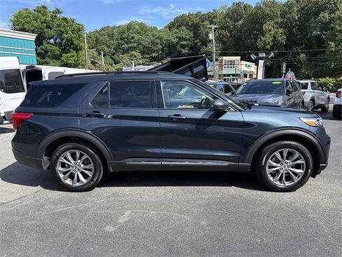 Used 2022 Ford Explorer XLT w/ Equipment Group 202A image 10