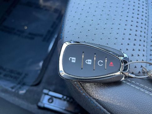 Used 2025 Chevrolet Trax LT w/ LT Convenience Package image 22