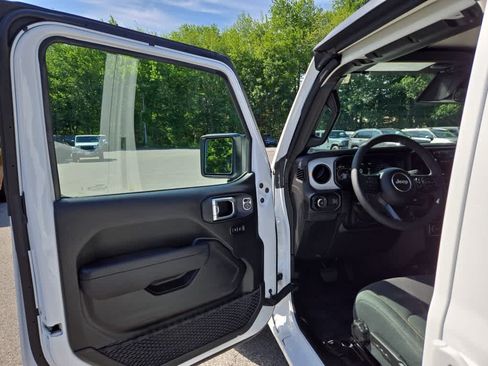 Used 2026 Jeep Wrangler Unlimited Sport AWD/4WD image 16