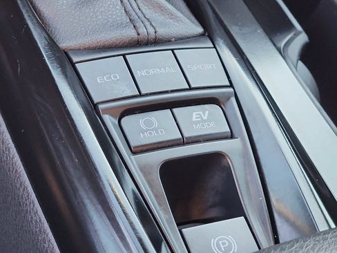 Used 2025 Toyota Camry SE image 24