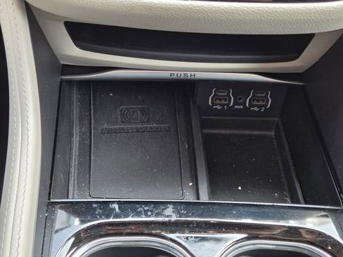 Used 2024 Chrysler Pacifica Limited FWD image 20
