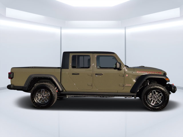 Used 2025 Jeep Gladiator Mojave w/ Convenience Group AWD/4WD image 2
