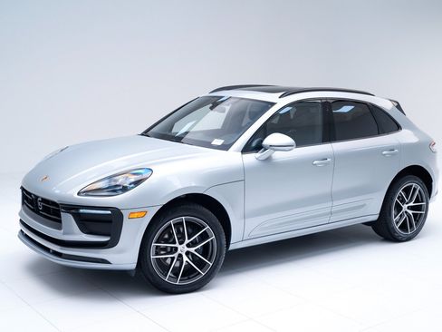 Certified 2026 Porsche Macan AWD/4WD image 1