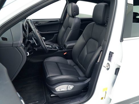 Used 2022 Porsche Macan image 5