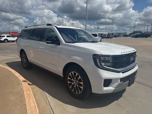 Used 2025 Ford Expedition Max Platinum image 3