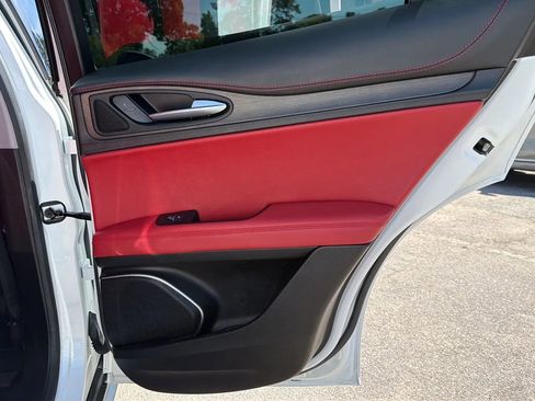 Used 2018 Alfa Romeo Stelvio Ti Lusso image 16
