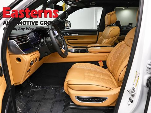 Used 2025 Jeep Grand Wagoneer Series III w/ Rear Seat Video Group 1 AWD/4WD image 13
