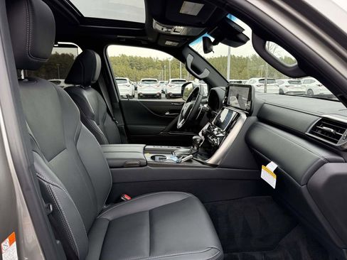 Used 2025 Lexus LX 600 4WD w/ Accessory Package (Z1) image 14