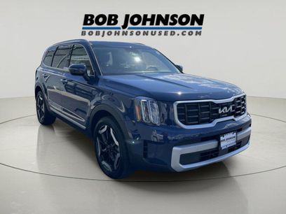 Used 2024 Kia Telluride S w/ S Sunroof Package