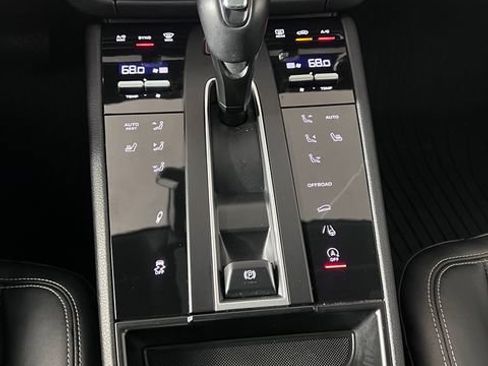 Used 2023 Porsche Macan Turbo AWD/4WD image 33