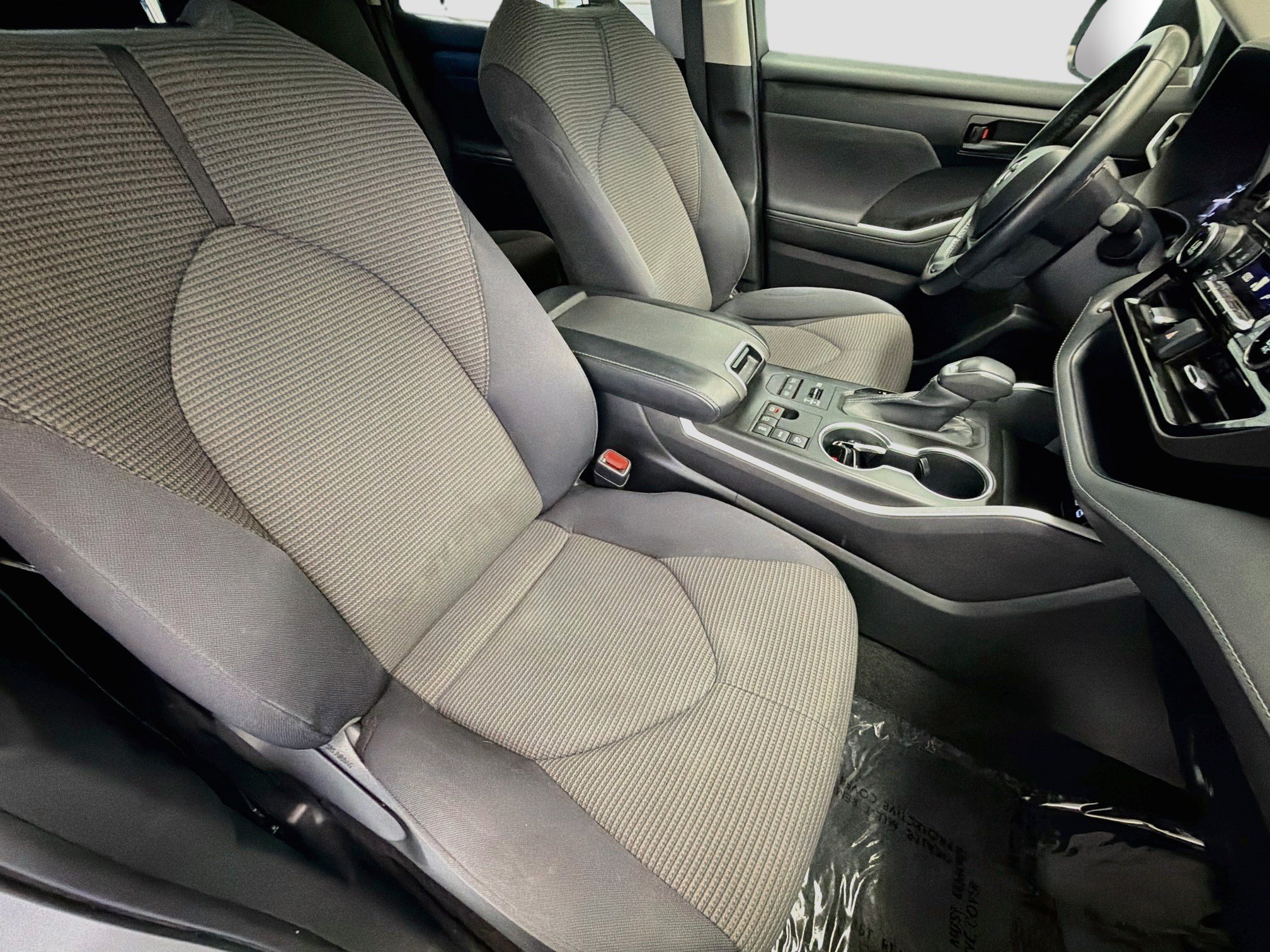 Used 2023 Toyota Highlander LE AWD/4WD image 15