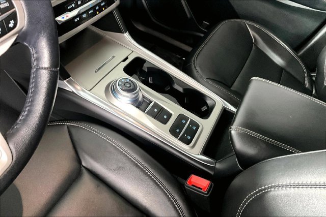 Used 2023 Ford Explorer XLT w/ Equipment Group 202A RWD image 19