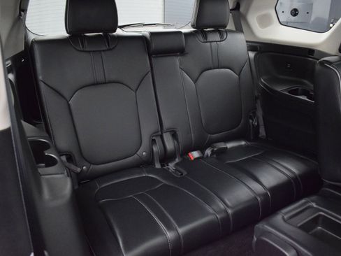 Used 2025 Honda Pilot Elite image 14