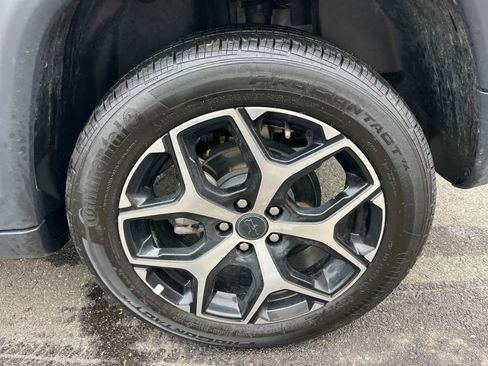 Used 2025 Jeep Compass Limited image 31