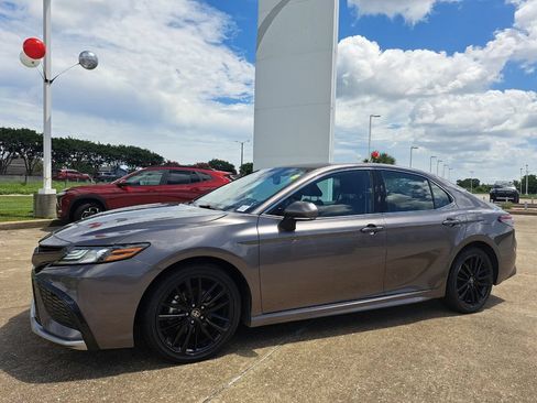 Used 2024 Toyota Camry XSE FWD image 8