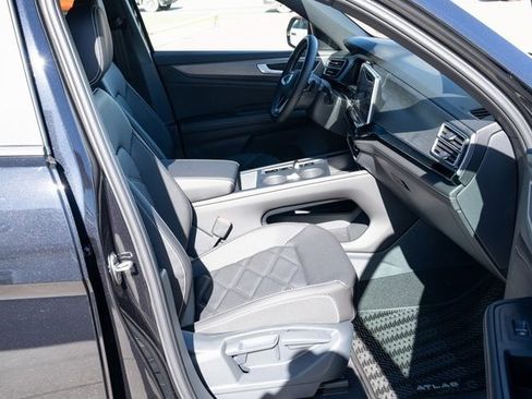 New 2026 Volkswagen Atlas Cross Sport SE image 33