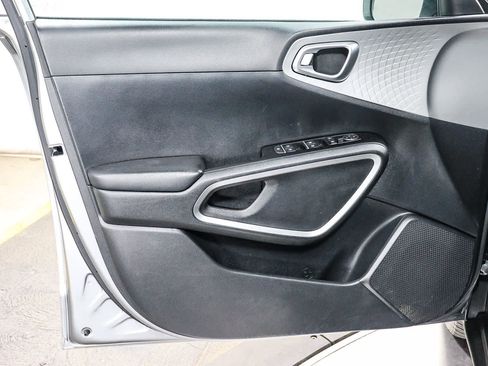 Used 2023 Kia Soul LX FWD image 21