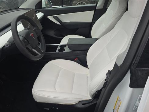 Used 2021 Tesla Model Y Long Range AWD/4WD image 9