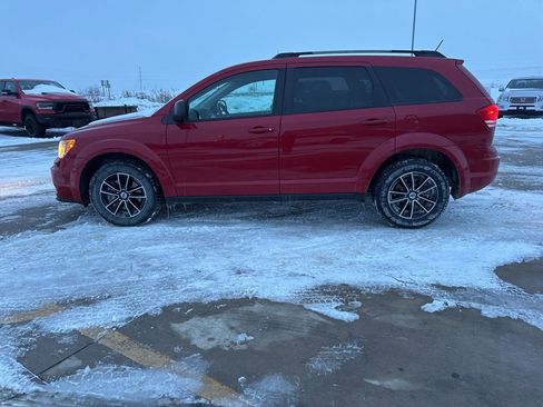 Used 2018 Dodge Journey SE w/ Blacktop Package image 2