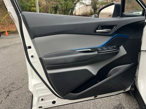 Used 2019 Toyota C-HR XLE image 10