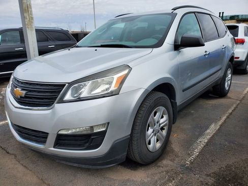 Used 2014 Chevrolet Traverse LS image 2