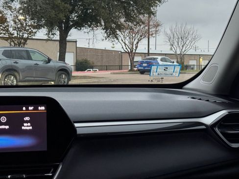 Used 2025 Chevrolet TrailBlazer LT image 35