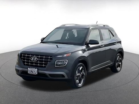Used 2025 Hyundai Venue SEL image 7