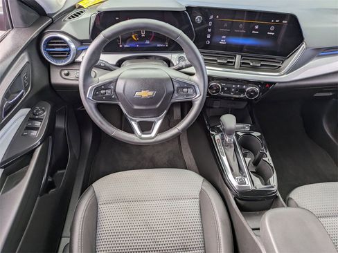 Used 2025 Chevrolet Trax LT w/ LT Convenience Package image 25