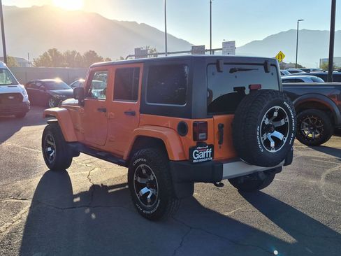 Used 2013 Jeep Wrangler Unlimited Sahara w/ Connectivity Group AWD/4WD image 8