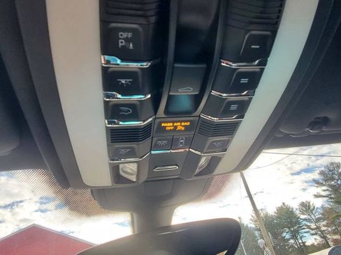 Used 2017 Porsche Cayenne Platinum Edition image 24