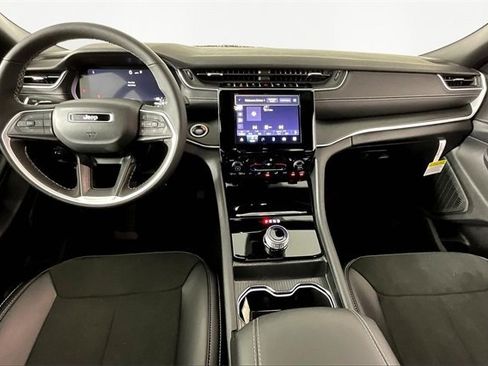 New 2025 Jeep Grand Cherokee Altitude image 6