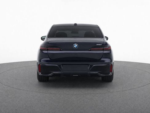 Used 2023 BMW 740i w/ Parking Assistance Package RWD image 4